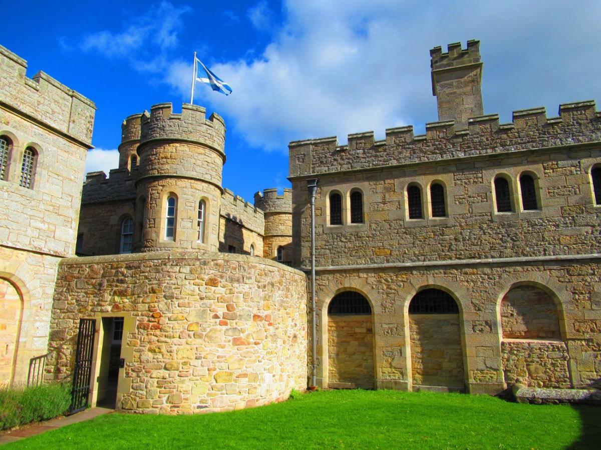Huge 4 Bed Apt - Perfect Base To Explore The Borders Jedburgh Exterior foto